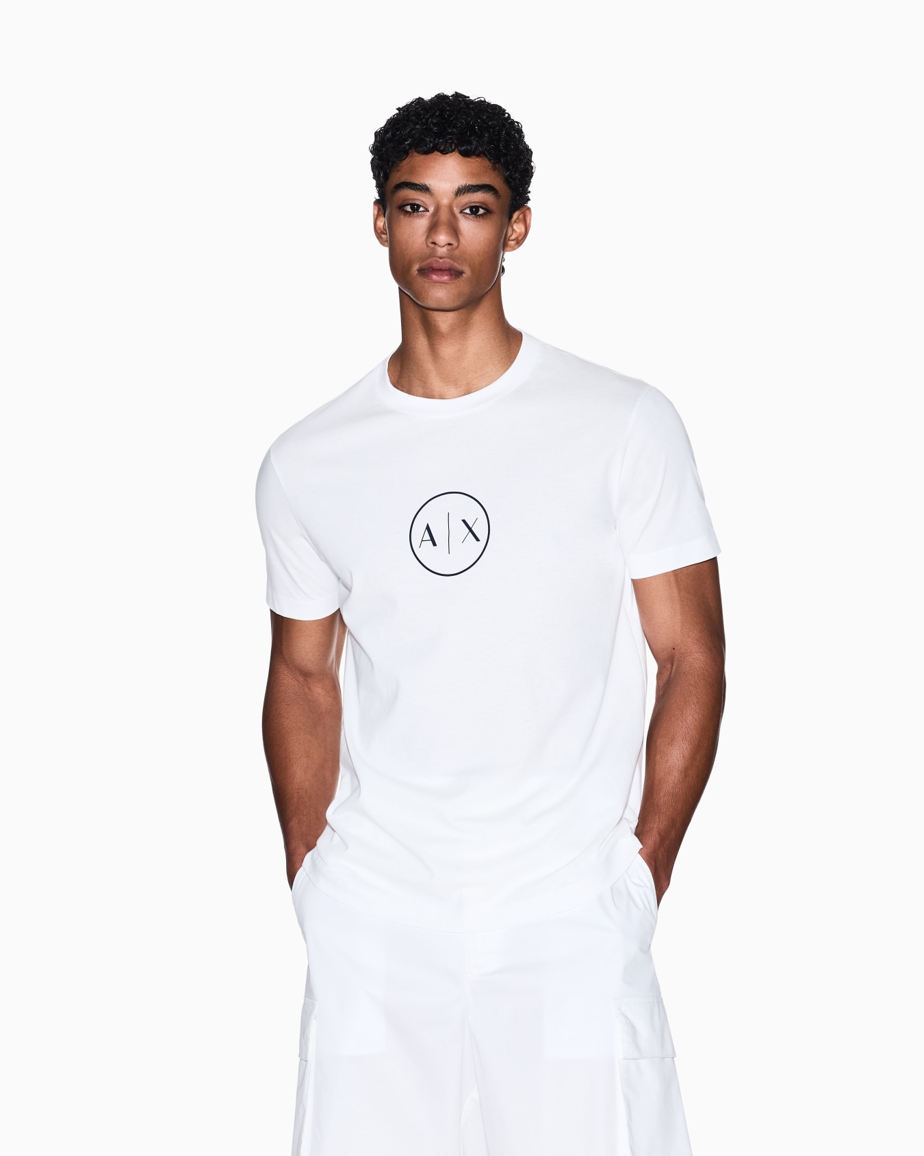 Regular fit T-shirt with round logo Slide 3