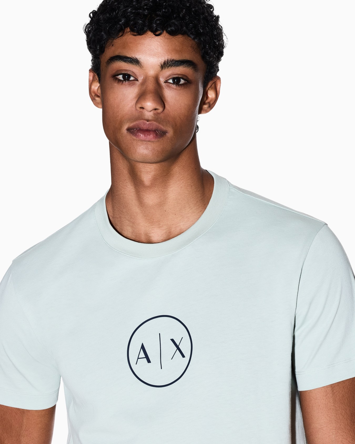 Regular fit T-shirt with round logo Slide 4