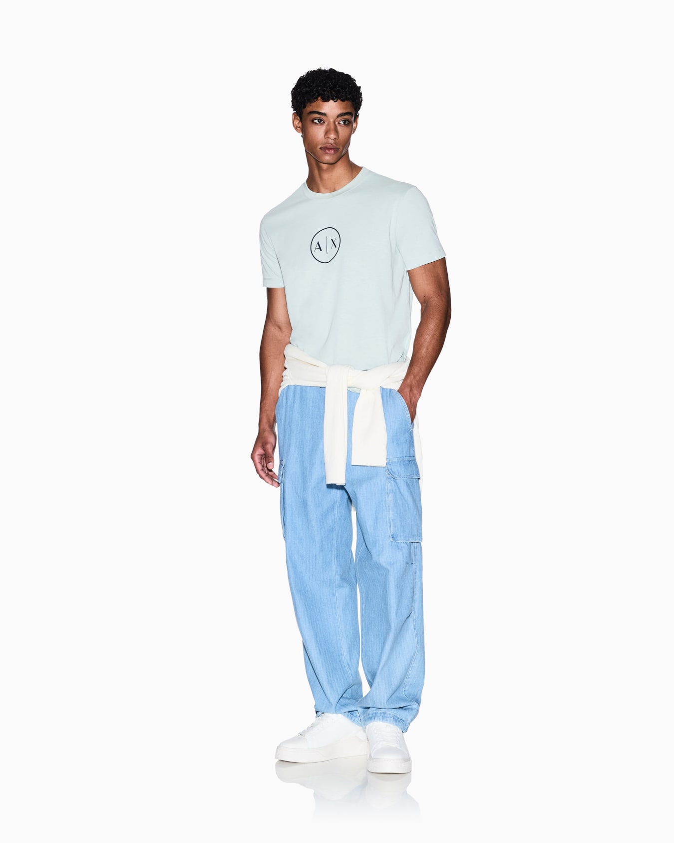 Regular fit T-shirt with round logo Slide 1