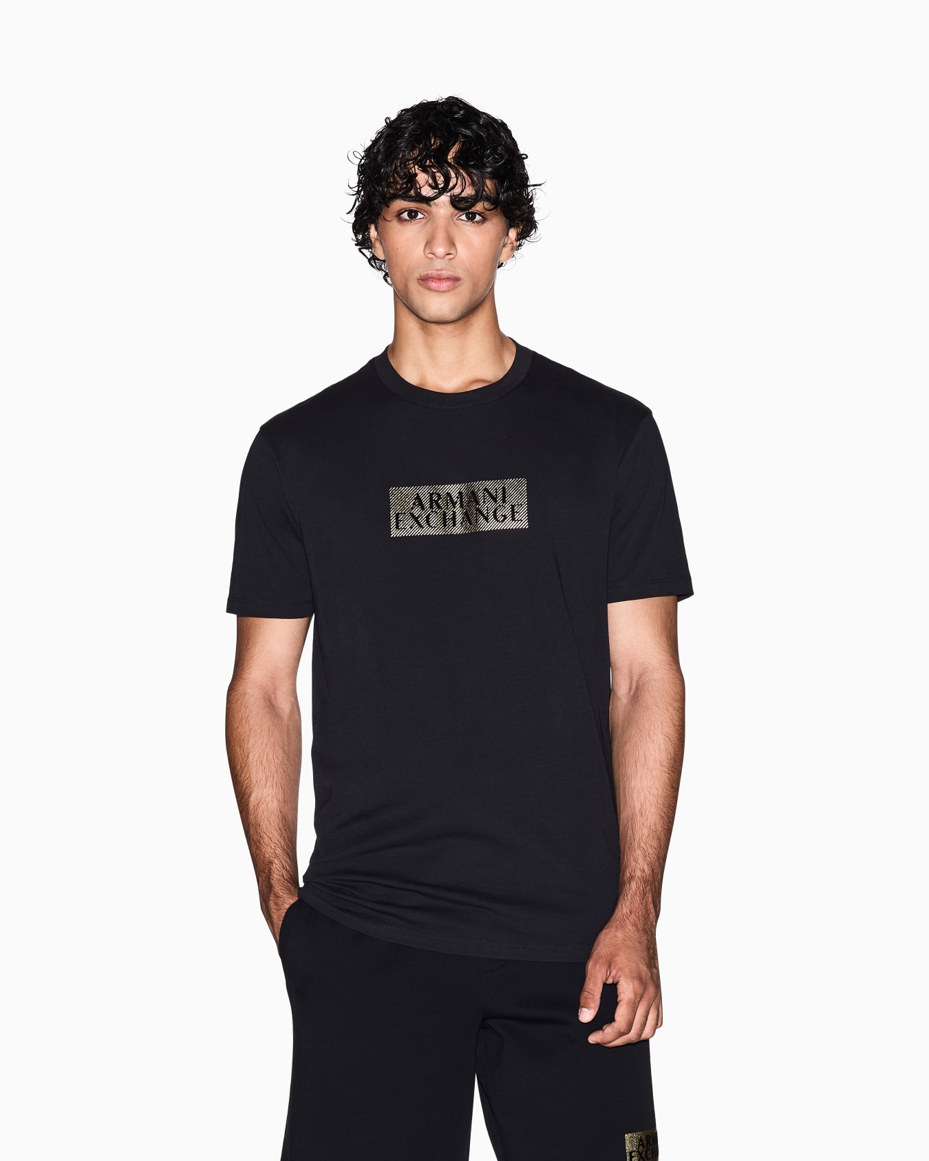 ゴールドロゴ 半袖クルーネックTシャツ スライドする 3