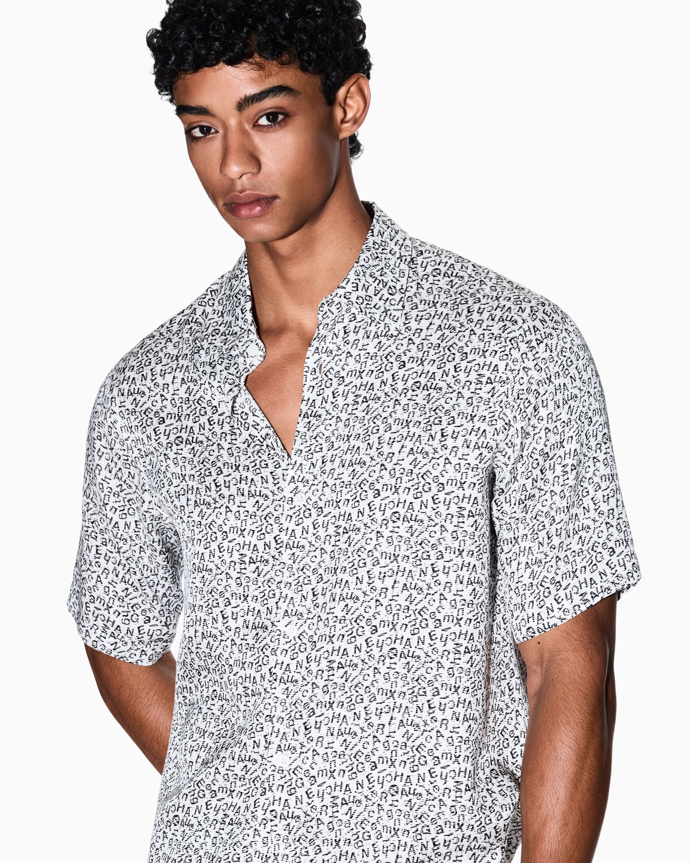 Patterned short-sleeved shirt Slide 4