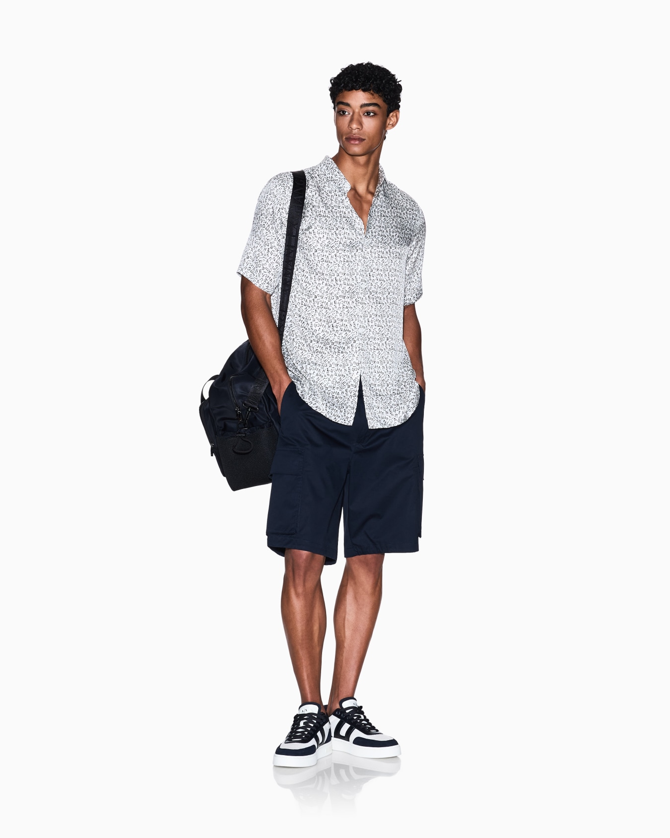 Patterned short-sleeved shirt Slide 1
