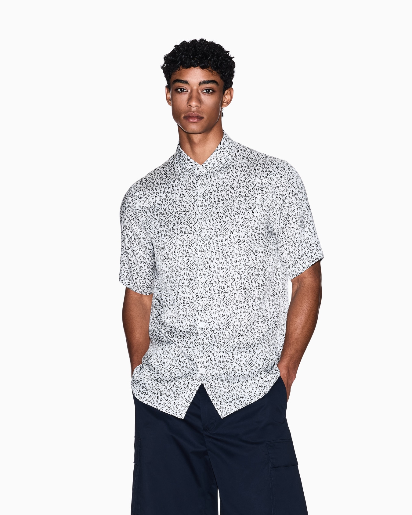 Patterned short-sleeved shirt Slide 3