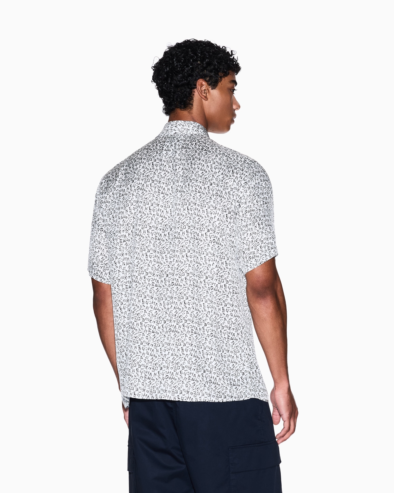 Patterned short-sleeved shirt Slide 2