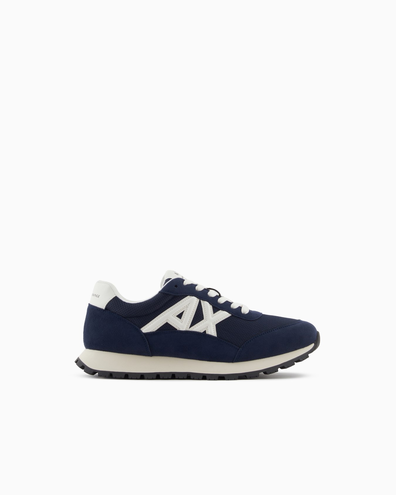 Zapatillas con logotipo en contraste Diapositiva 0