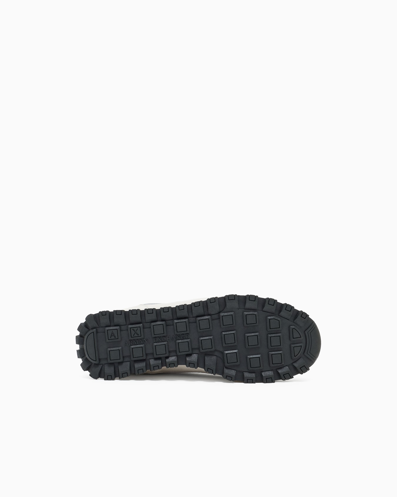 Sneakers with contrasting logo Slide 5