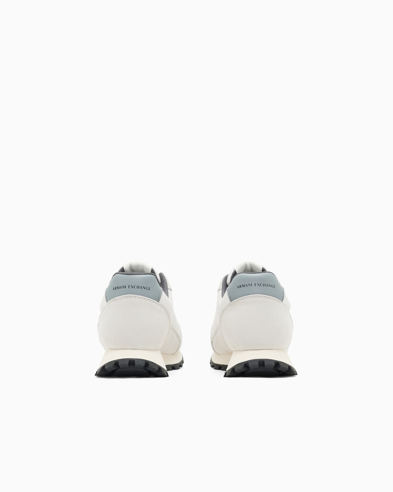 Sneakers with contrasting logo Slide 3