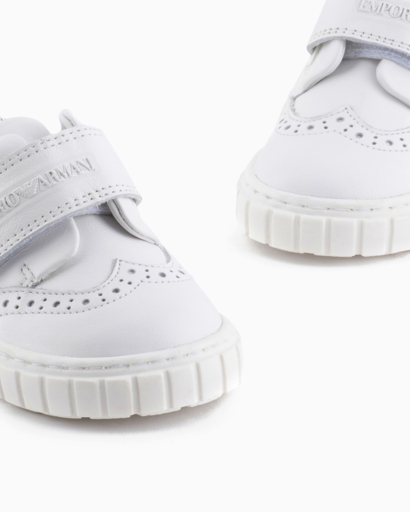 Soft-leather sneakers with wingtip detail and Velcro Diapositiva 3