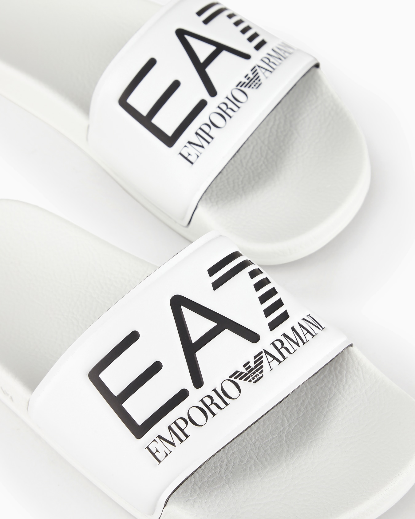 Sliders with oversized logo Diapositiva 1