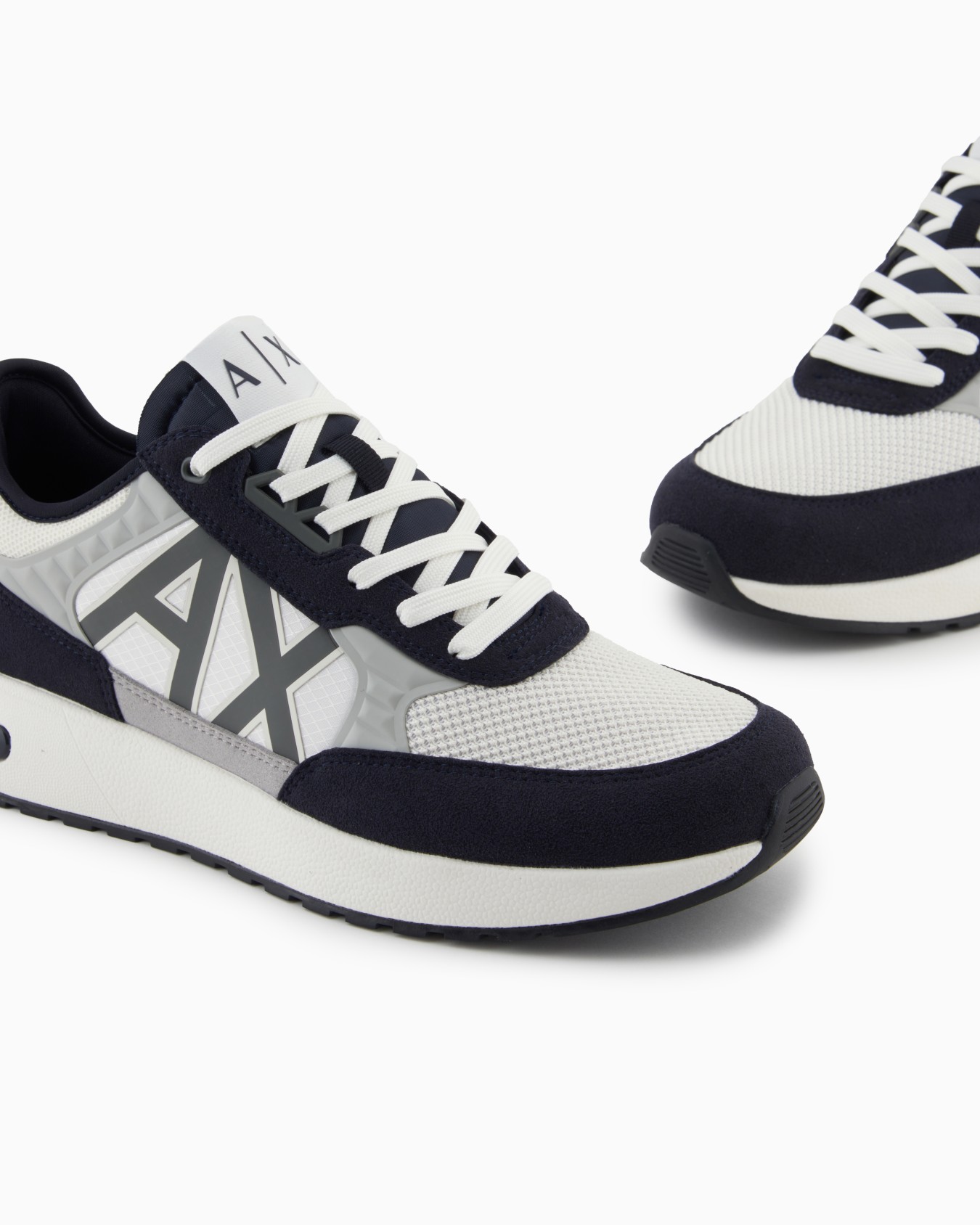 Sneakers with high sole and logo Slide 4