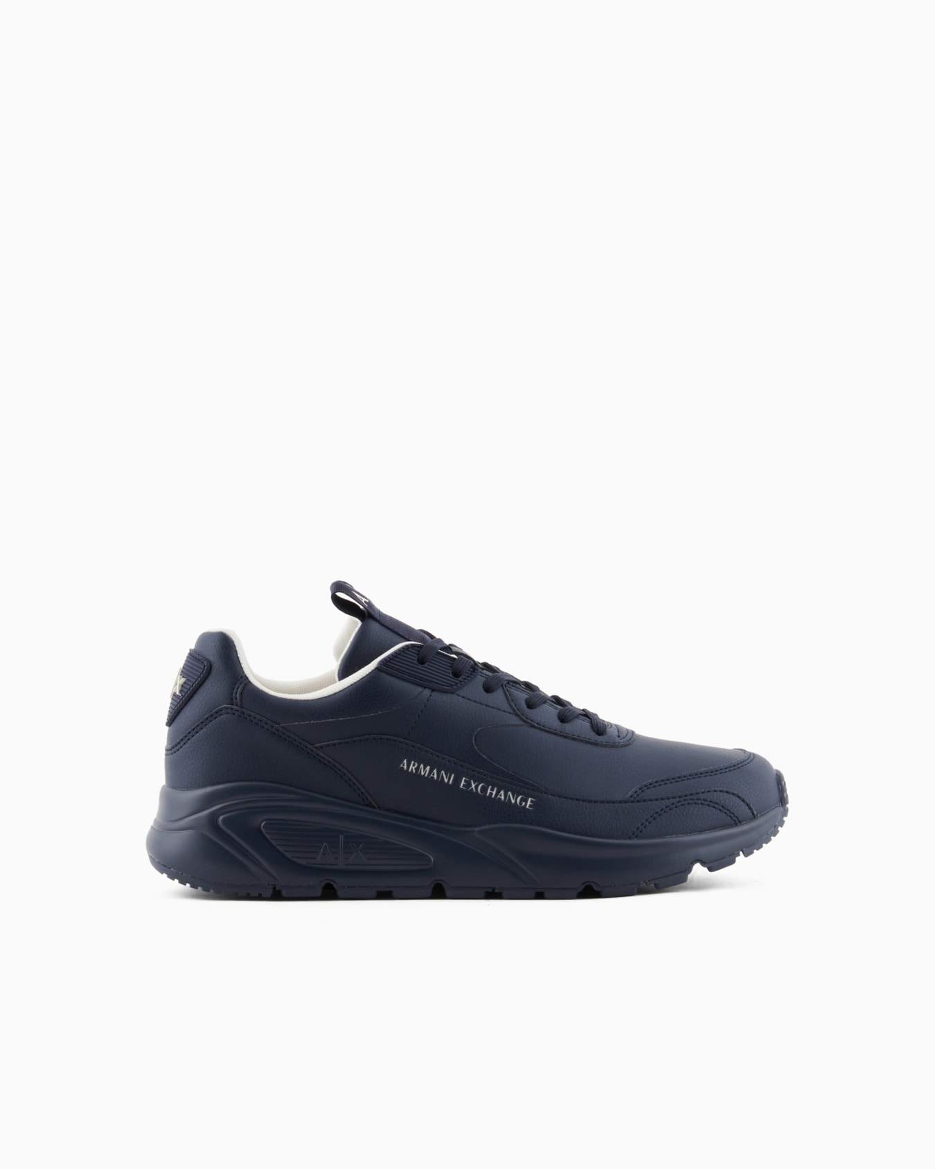 Sneakers with logo Diapositiva 0