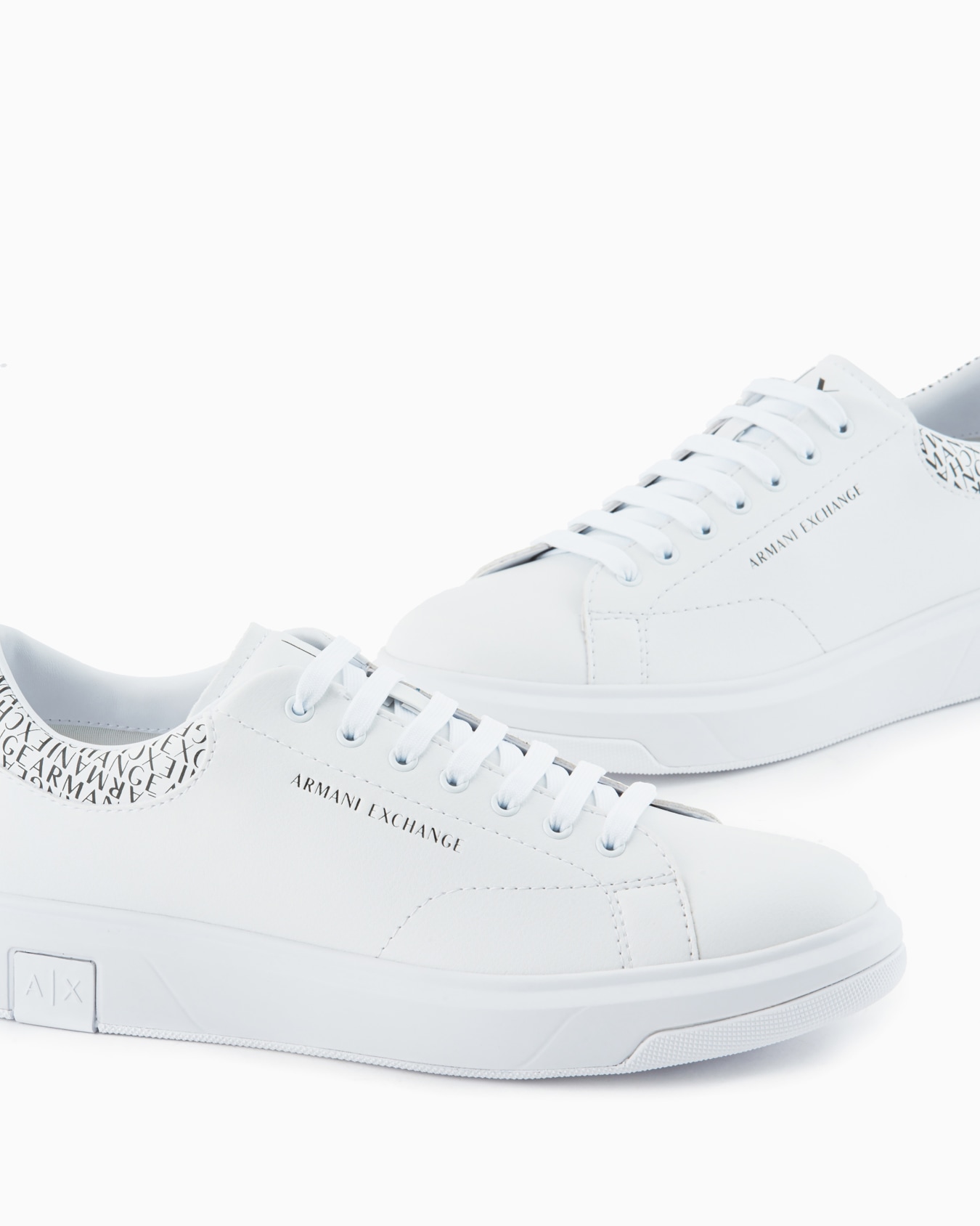 Sneakers with logo insert on the heel Slide 4