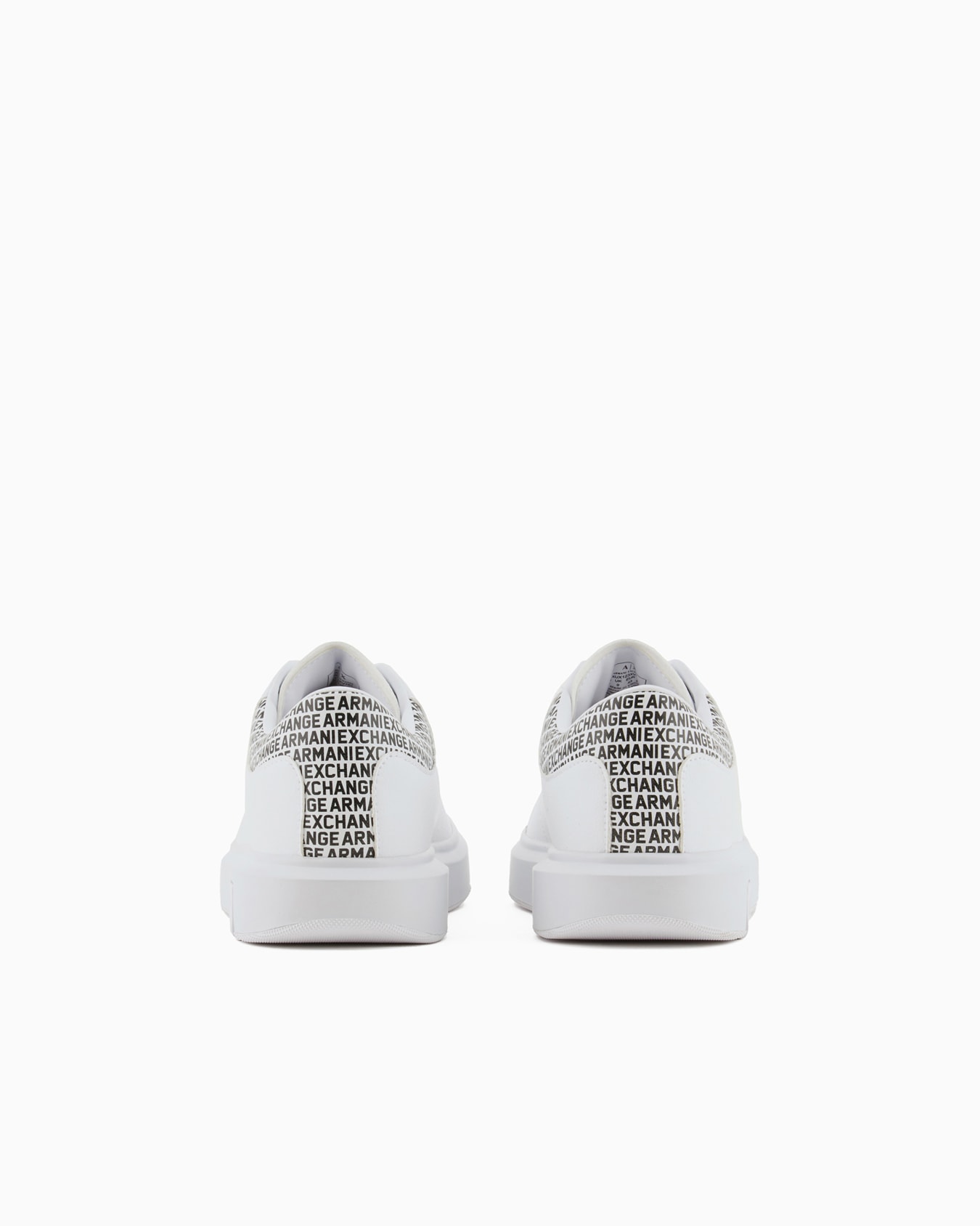 Zapatillas con inserción de logotipo en el talón. Diapositiva 3