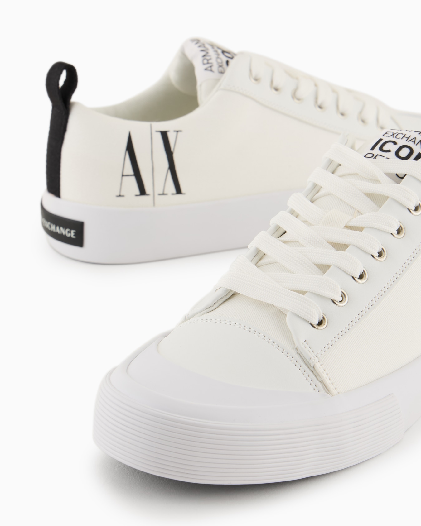 Sneakers with logo Diapositiva 4