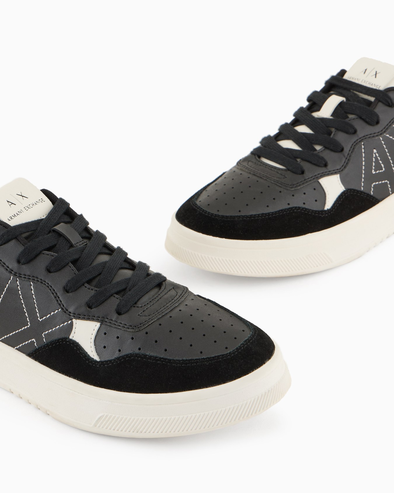 Sneakers with logo Slide 4