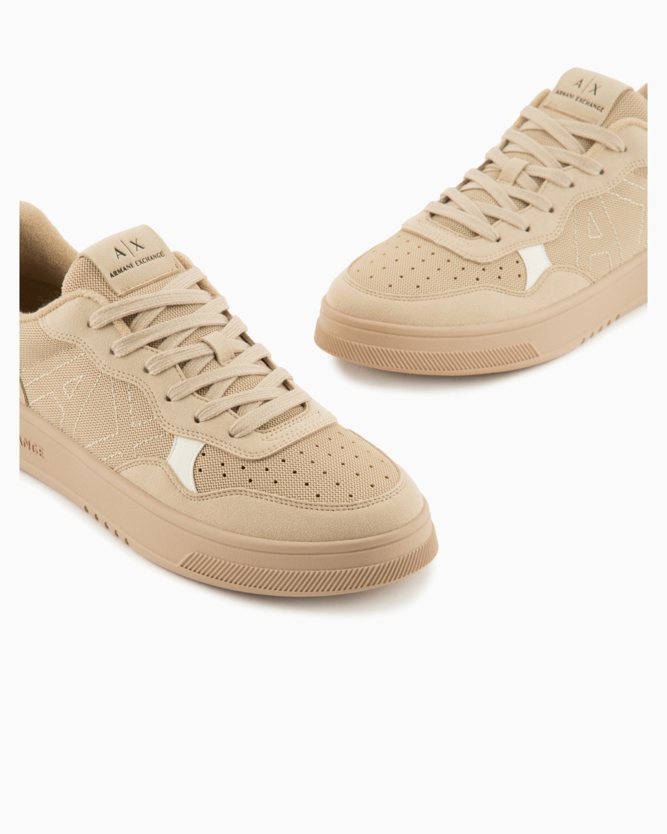Sneakers with logo Diapositiva 4