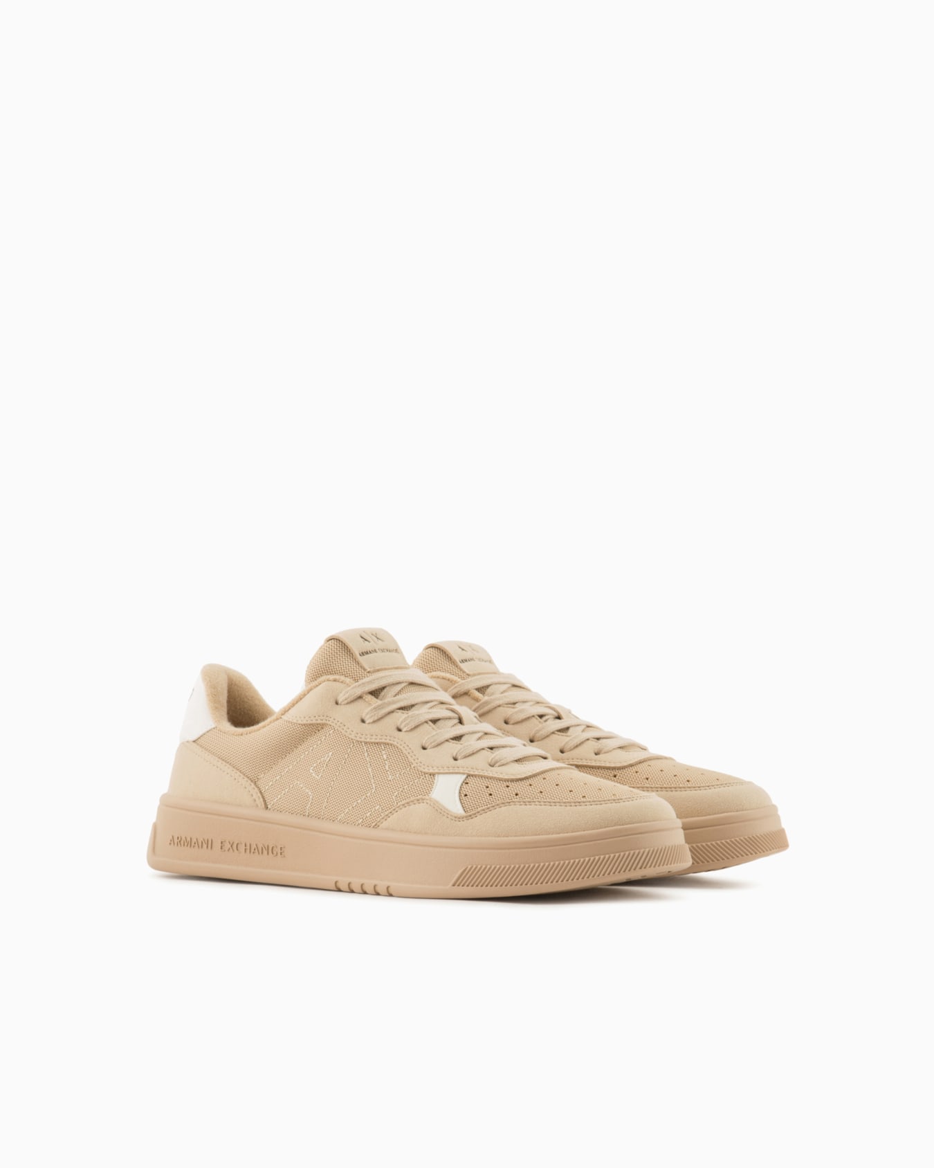 Sneakers with logo Diapositiva 1