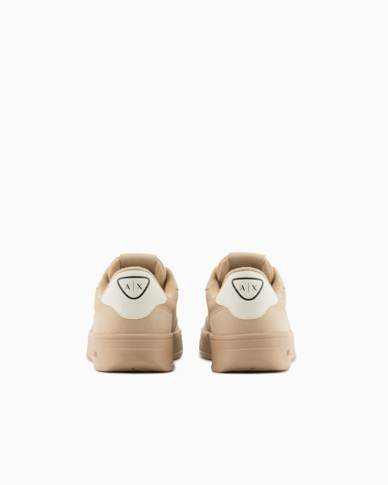 Sneakers with logo Diapositiva 3