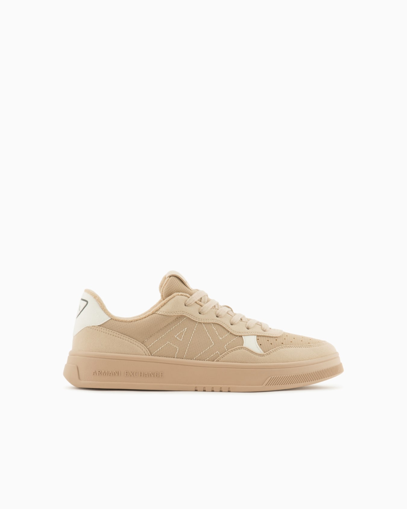 Sneakers with logo Diapositiva 0