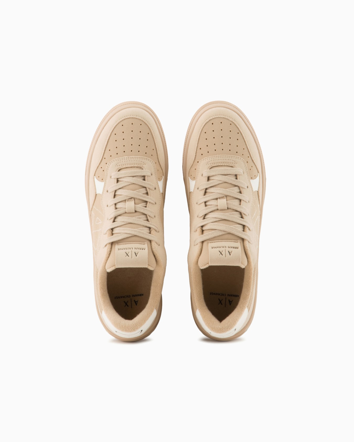 Sneakers with logo Diapositiva 2