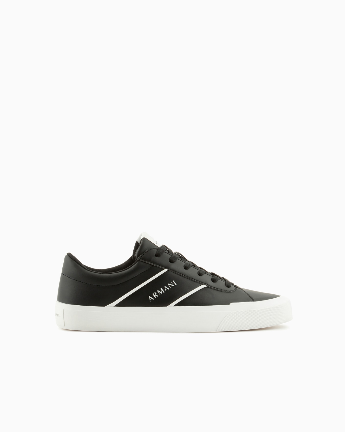 Zapatillas con banda en contraste. Diapositiva 0