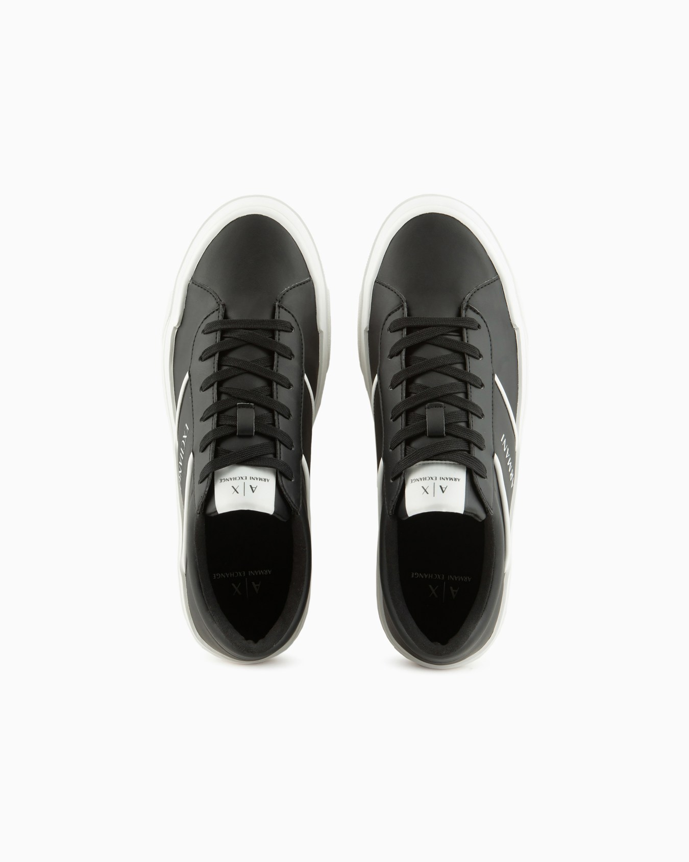 Zapatillas con banda en contraste. Diapositiva 2