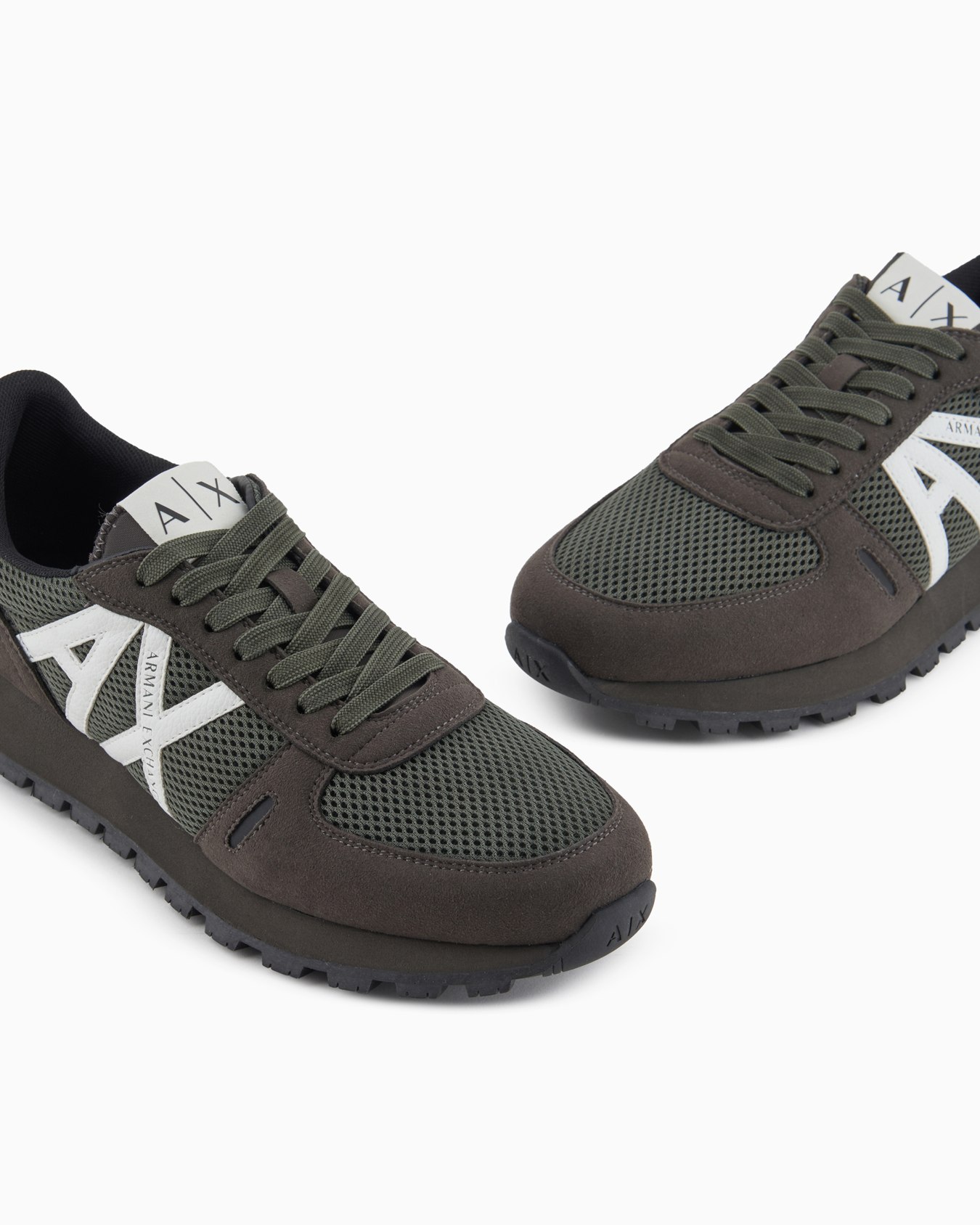 Sneakers mit Mesh- und Öko-Wildledereinsätzen Folie 4