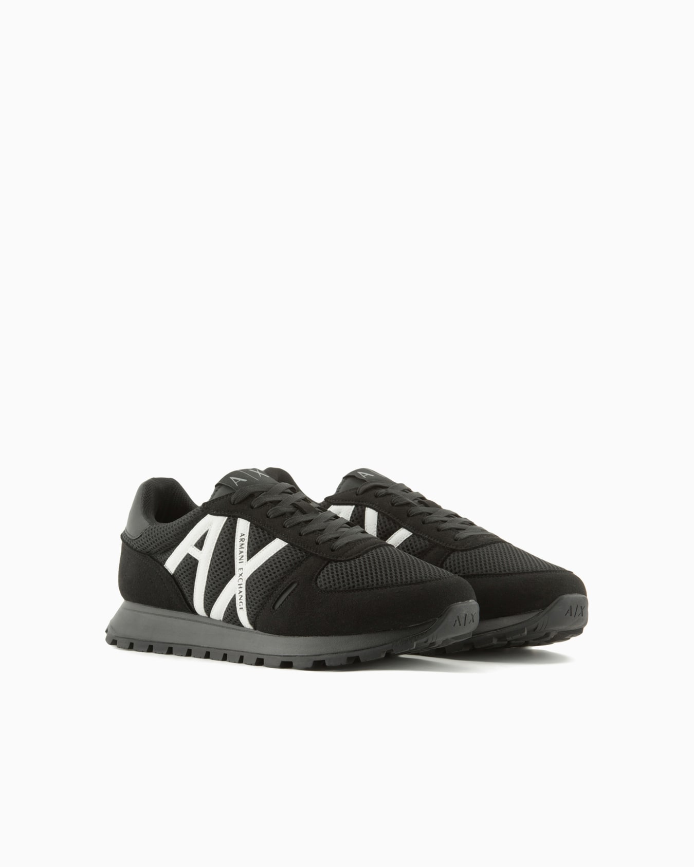 Zapatillas con inserciones de malla y ante ecológico. Diapositiva 1