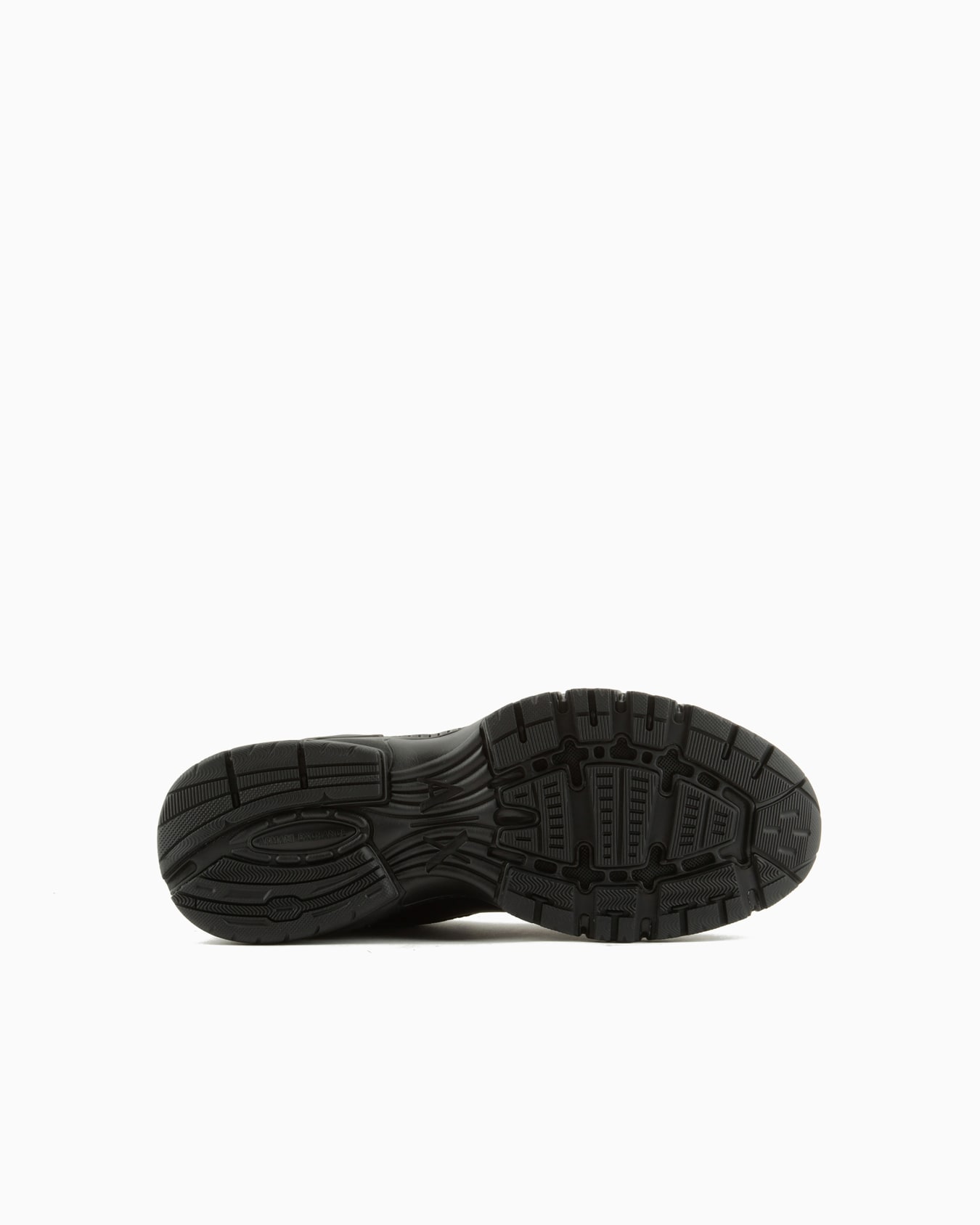 Zapatillas gruesas con logo en el lateral y detalles en contraste Diapositiva 5