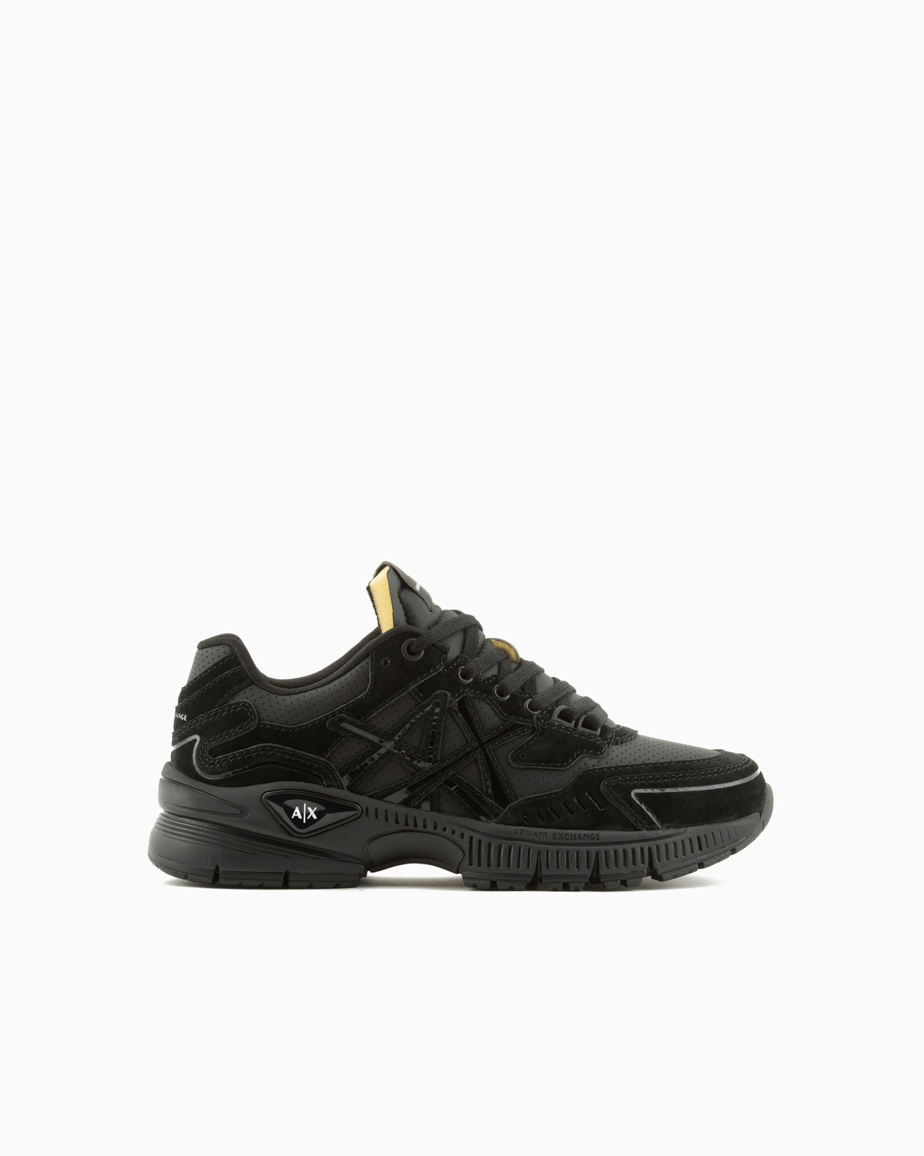 Zapatillas gruesas con logo en el lateral y detalles en contraste Diapositiva 0