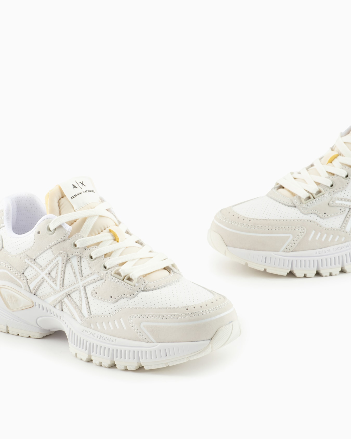 Baskets chunky avec logo sur le côté et détails contrastés Diapositive 4