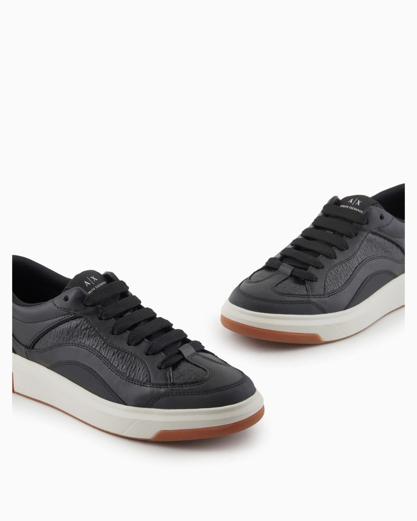 Sneakers with logo Diapositiva 4