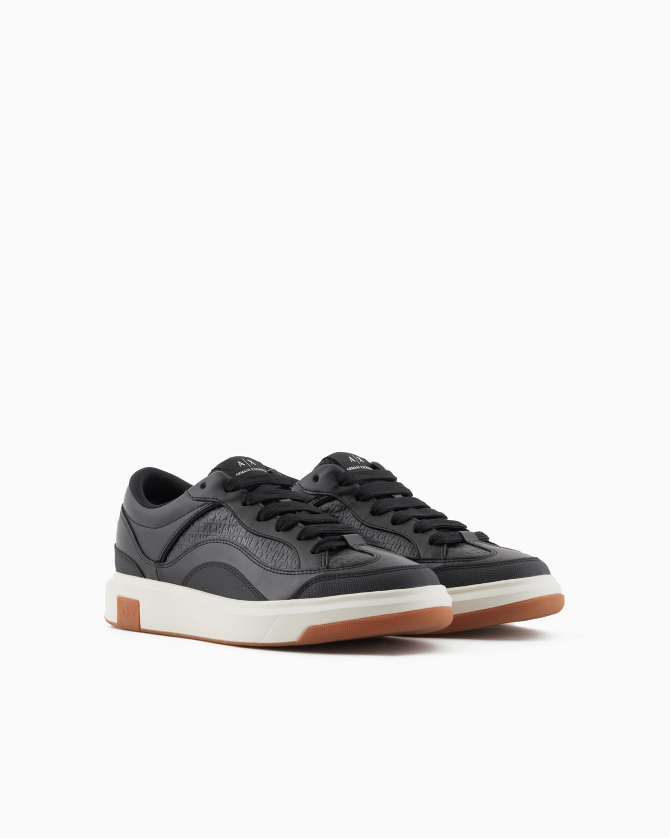 Sneakers with logo Diapositiva 1