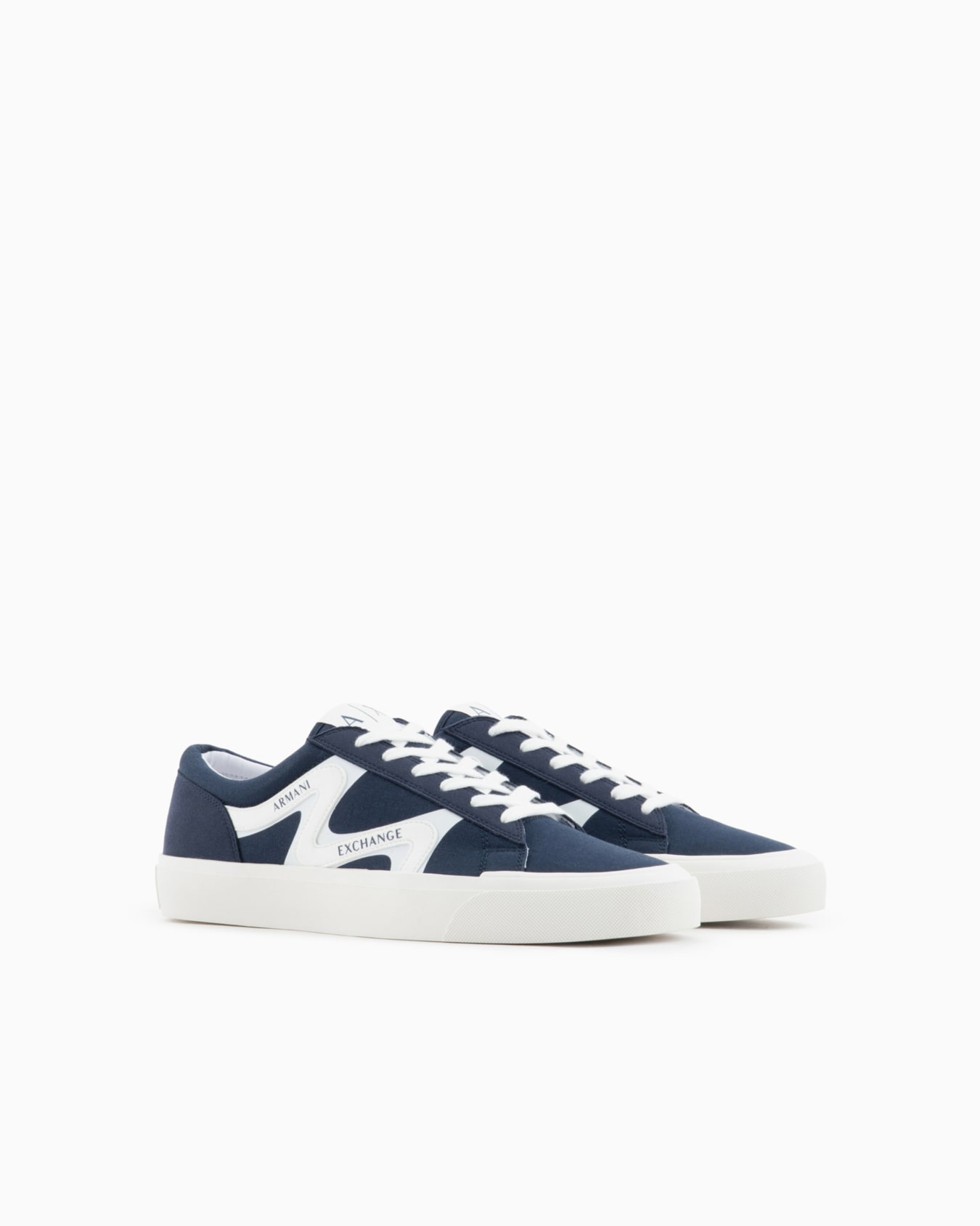 Sneakers with logo Diapositiva 1