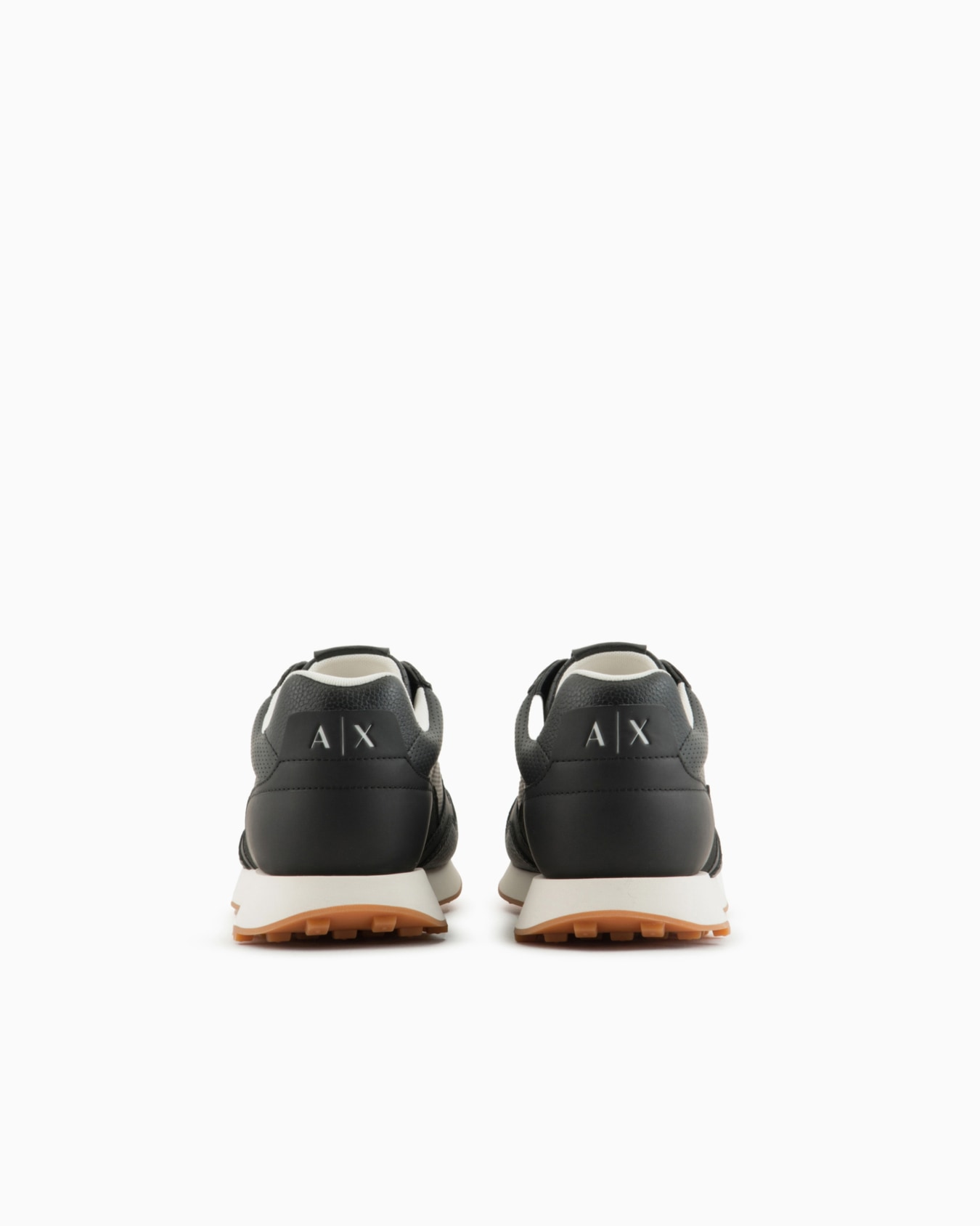 Sneakers with logo Diapositiva 3