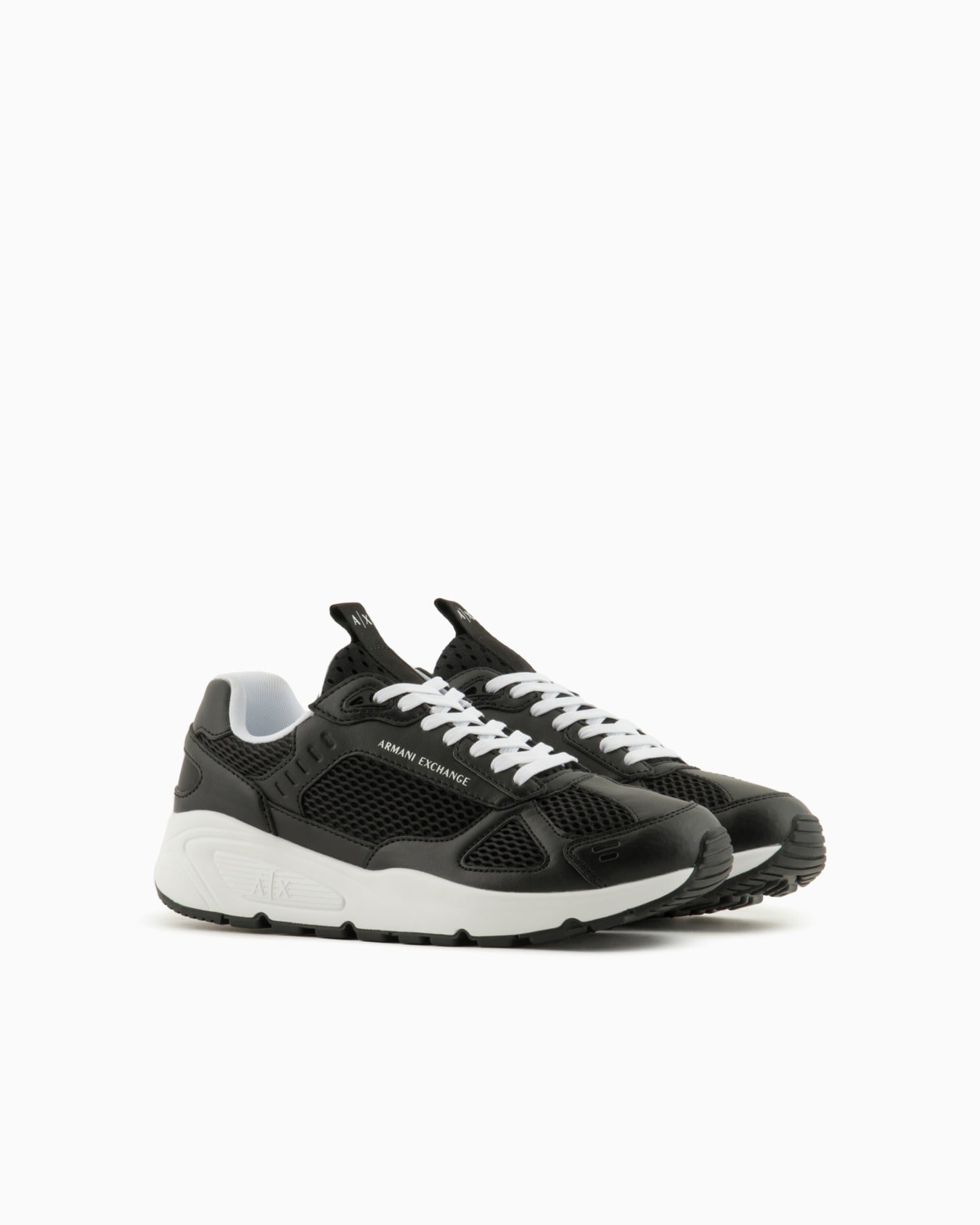 Sneakers with logo Diapositiva 1