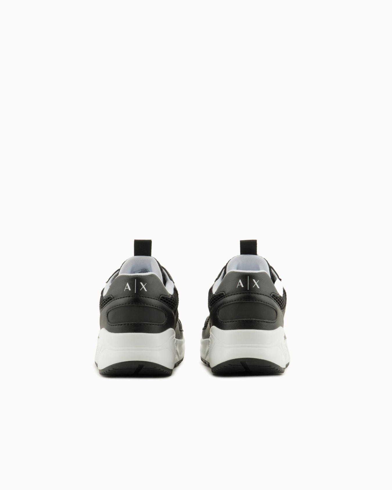 Sneakers with logo Diapositiva 3