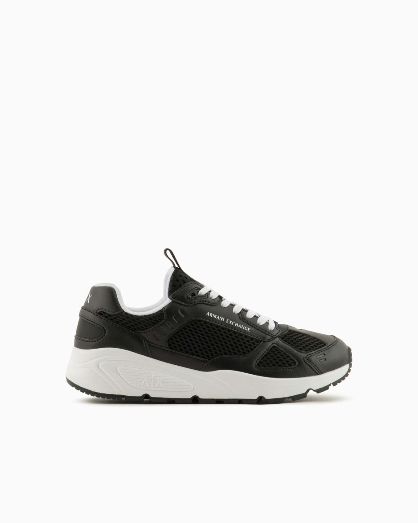 Sneakers with logo Diapositiva 0