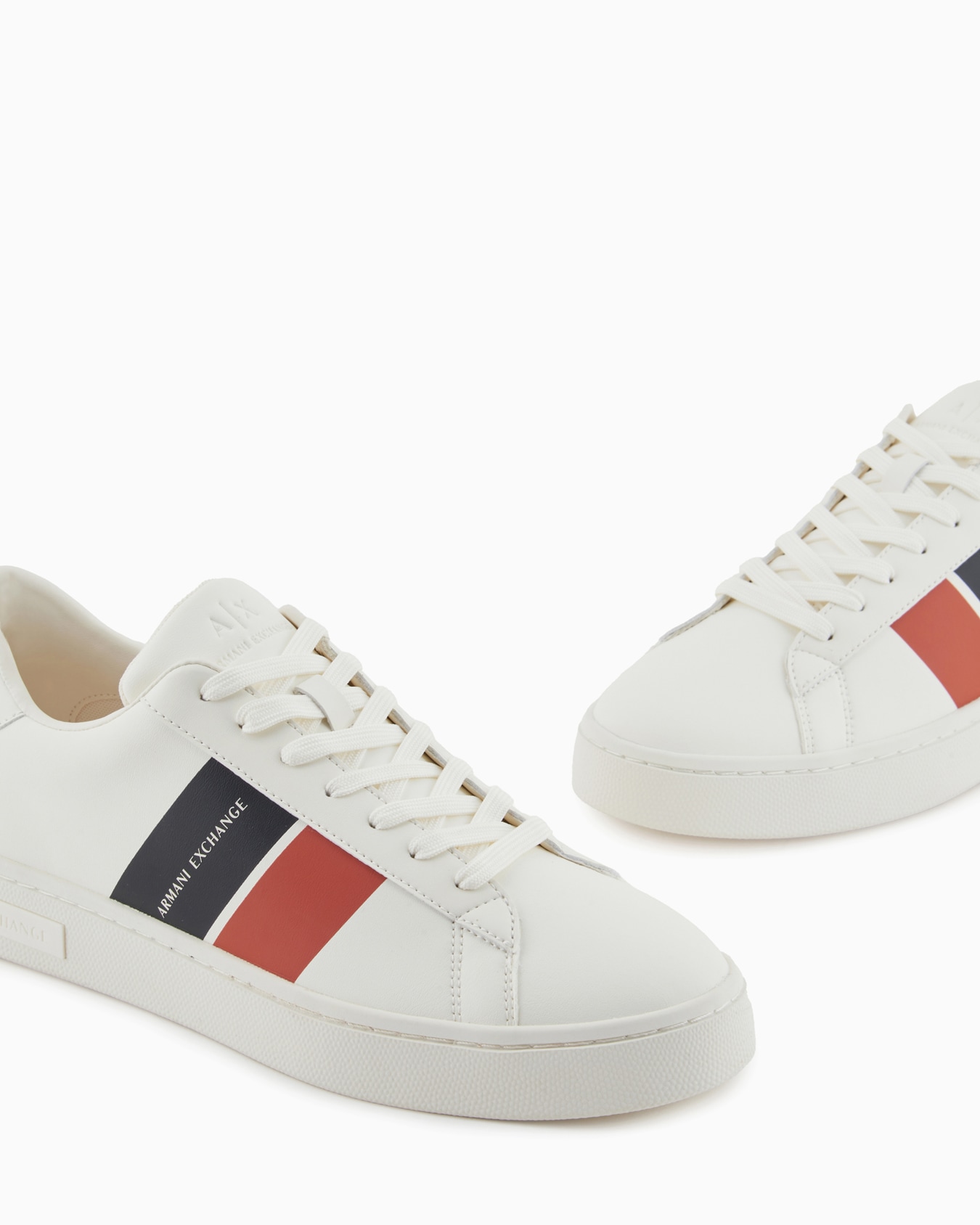 Sneakers with contrasting side bands Slide 4