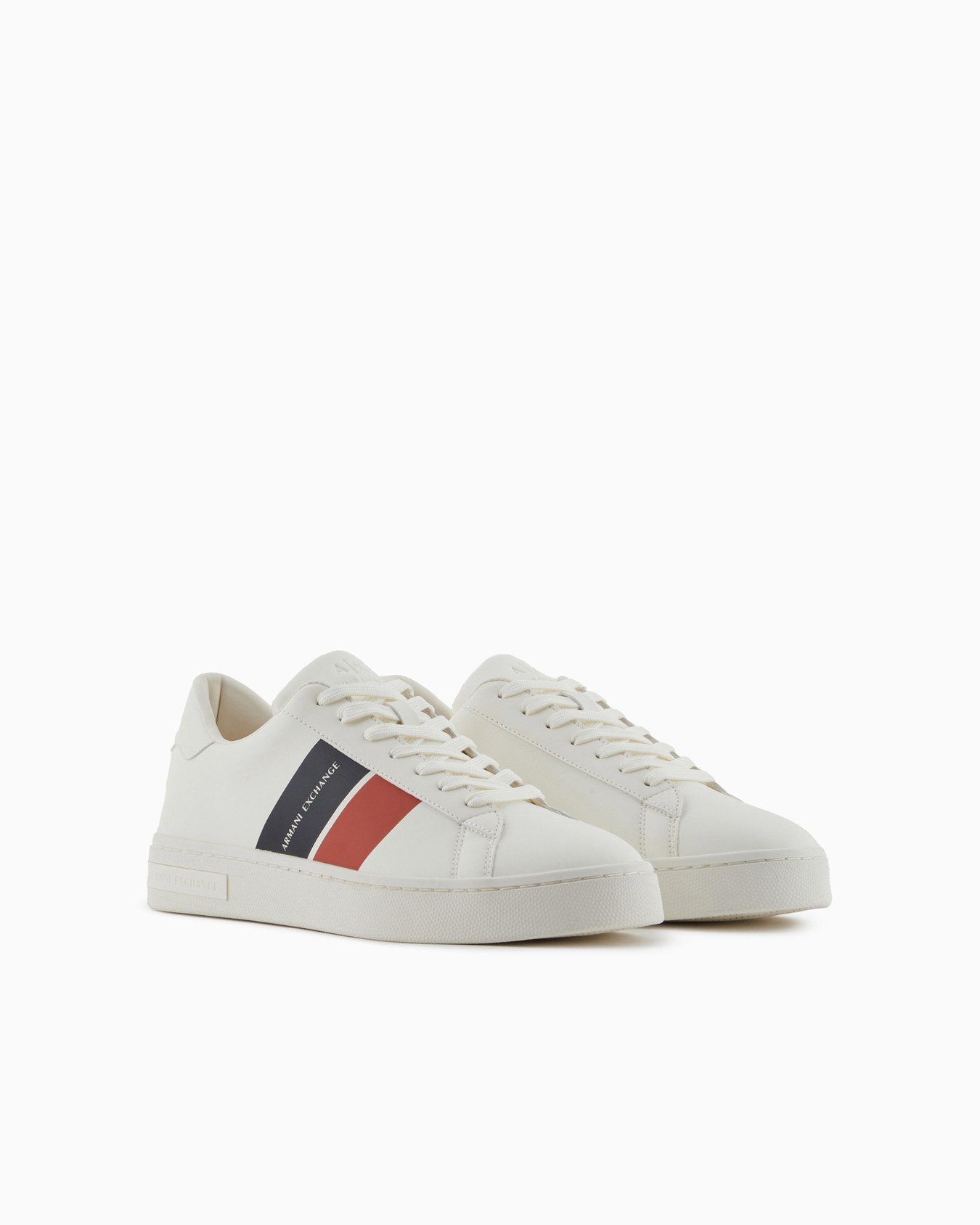 Sneakers with contrasting side bands Slide 1