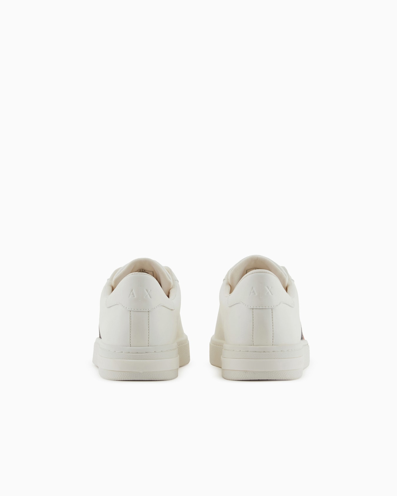 Sneakers with contrasting side bands Slide 3