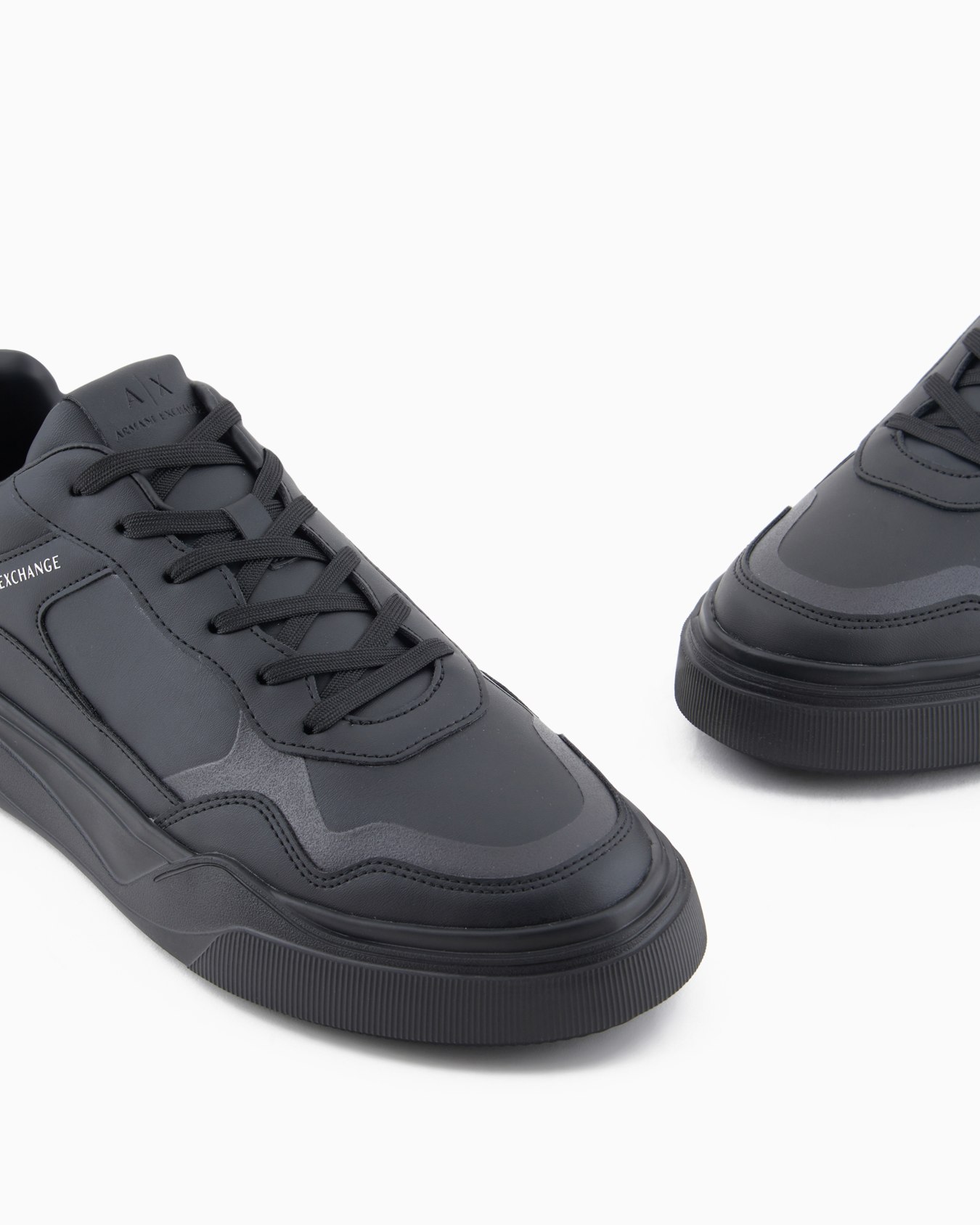 Zapatillas de piel ecológica con costuras decorativas. Diapositiva 4