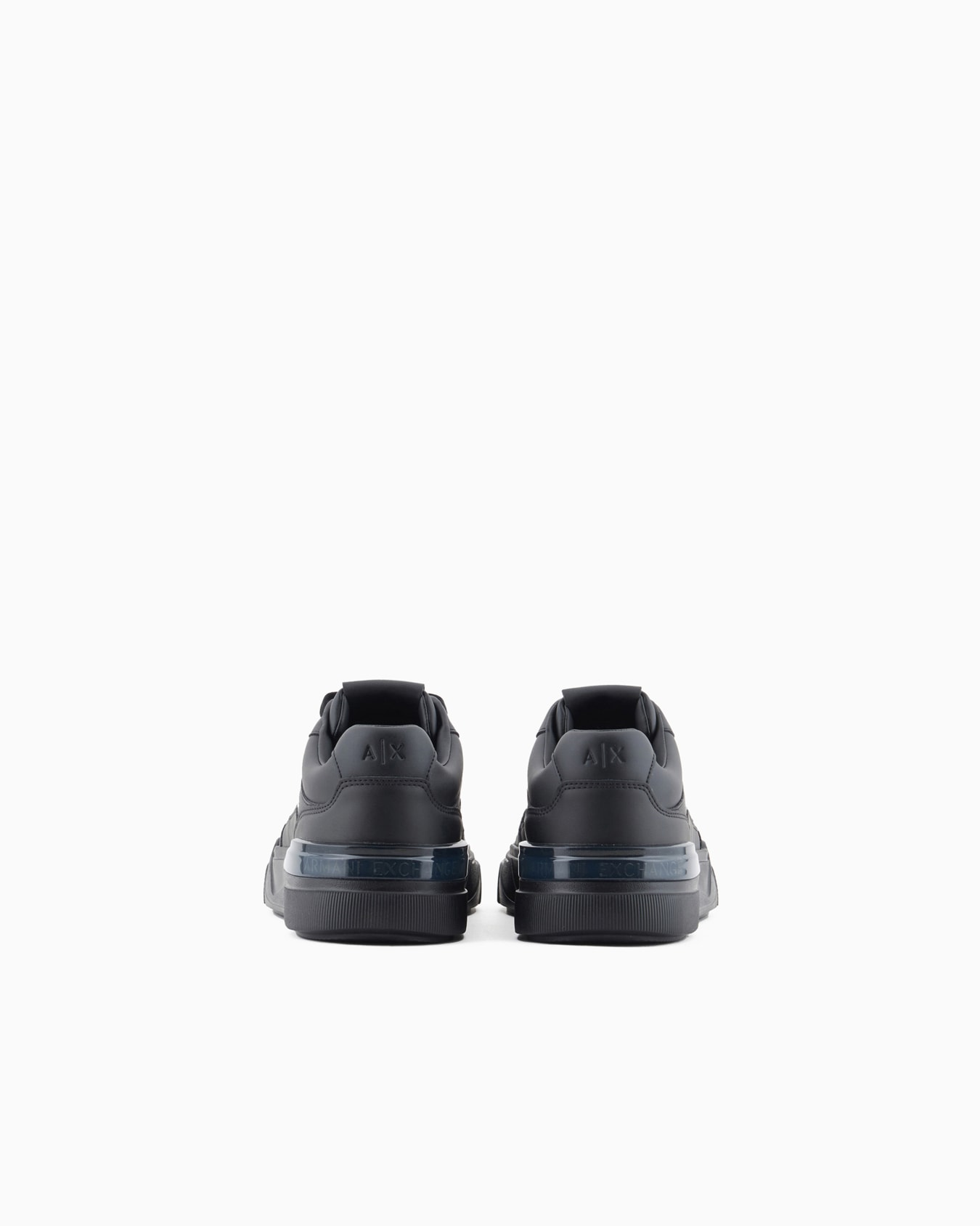 Zapatillas de piel ecológica con costuras decorativas. Diapositiva 3