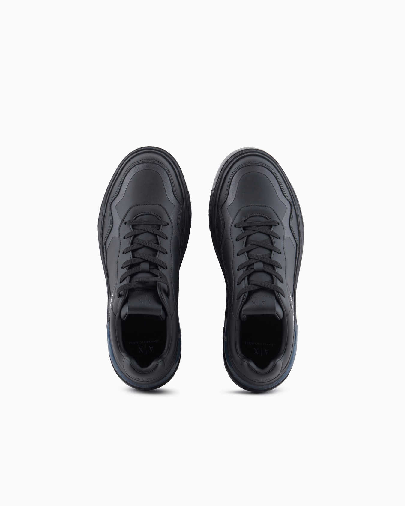 Zapatillas de piel ecológica con costuras decorativas. Diapositiva 2