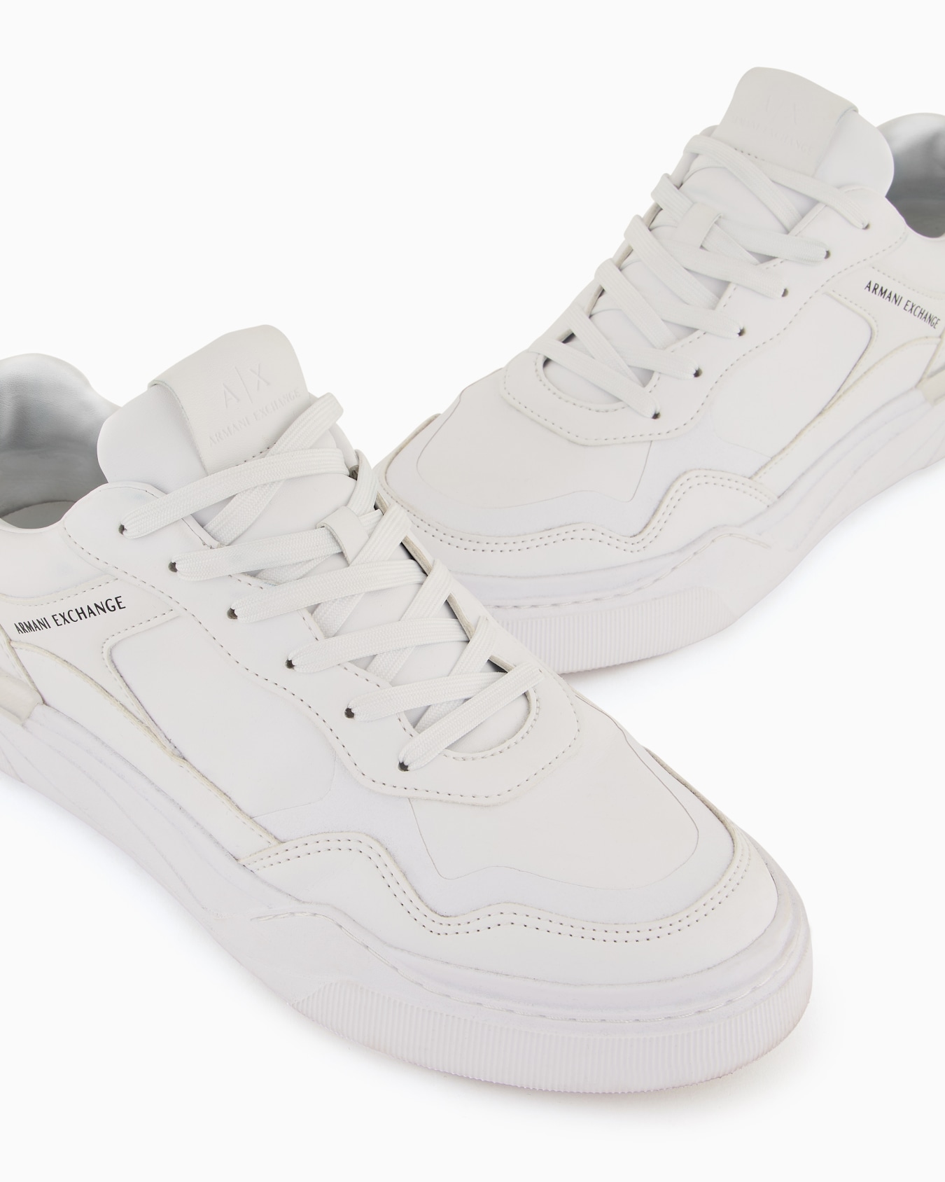 Zapatillas de piel ecológica con costuras decorativas. Diapositiva 4