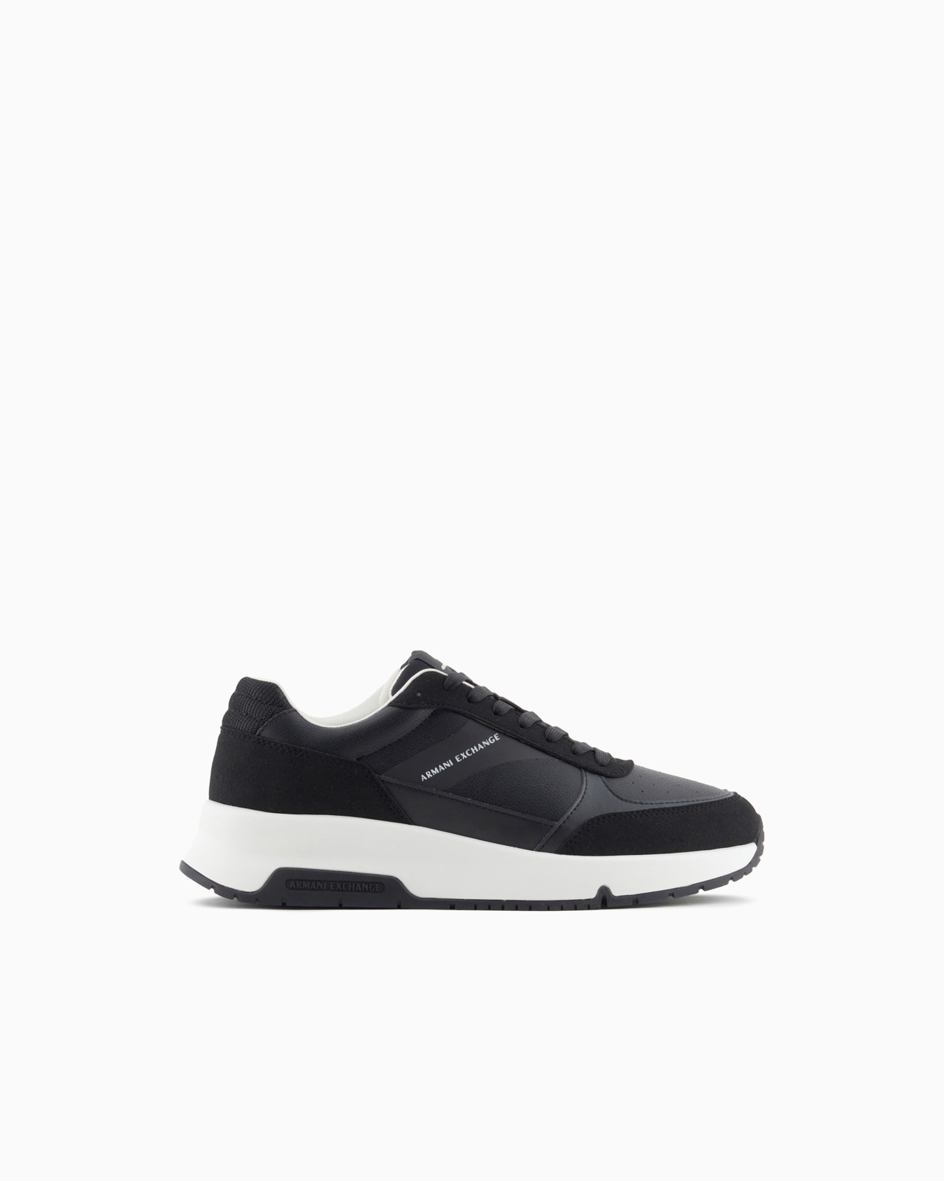 Sneakers with contrasting details and logo Slide 0