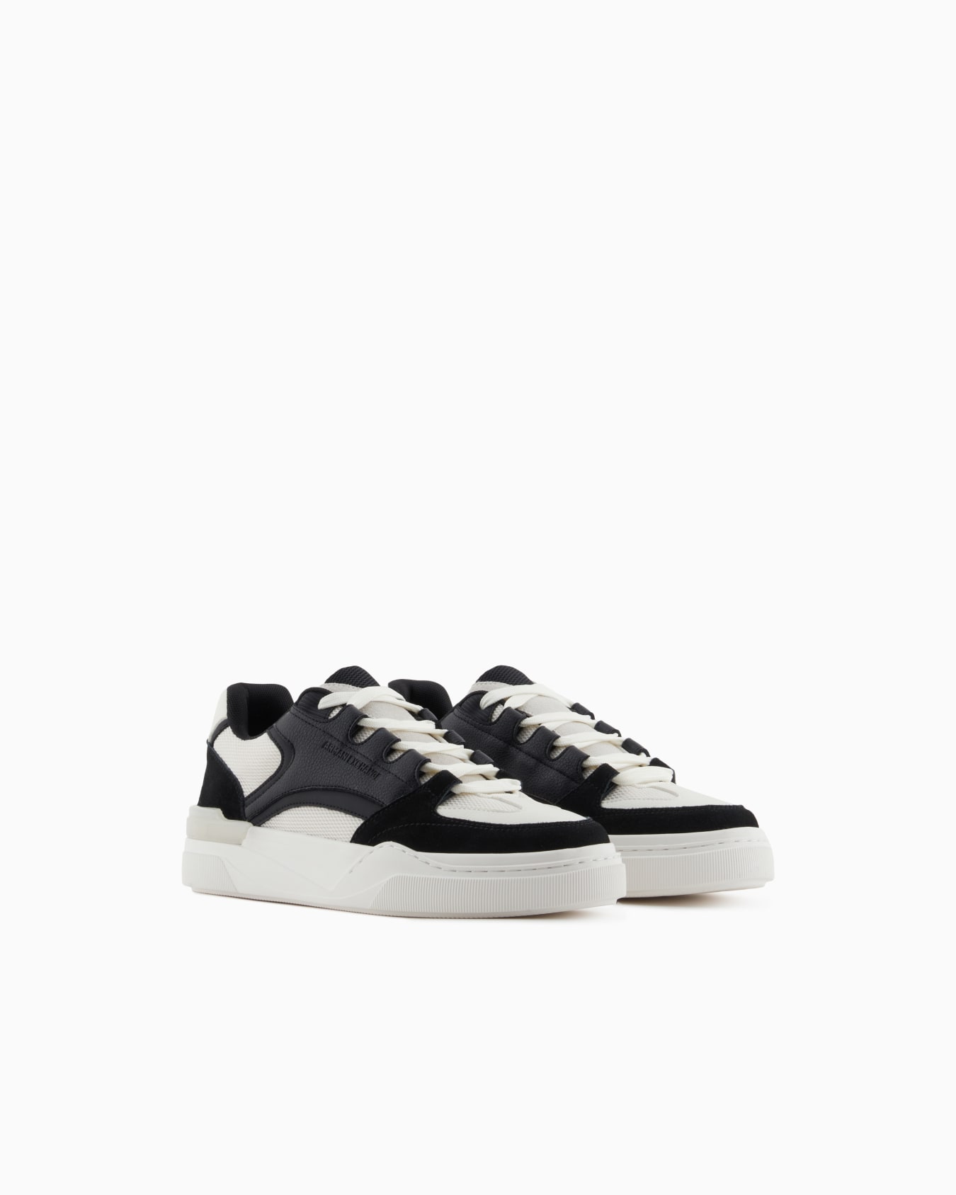 Oversized sneakers with contrasting inserts Diapositiva 1