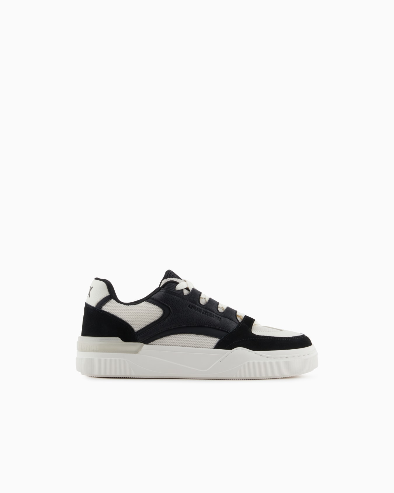 Oversized sneakers with contrasting inserts Diapositiva 0