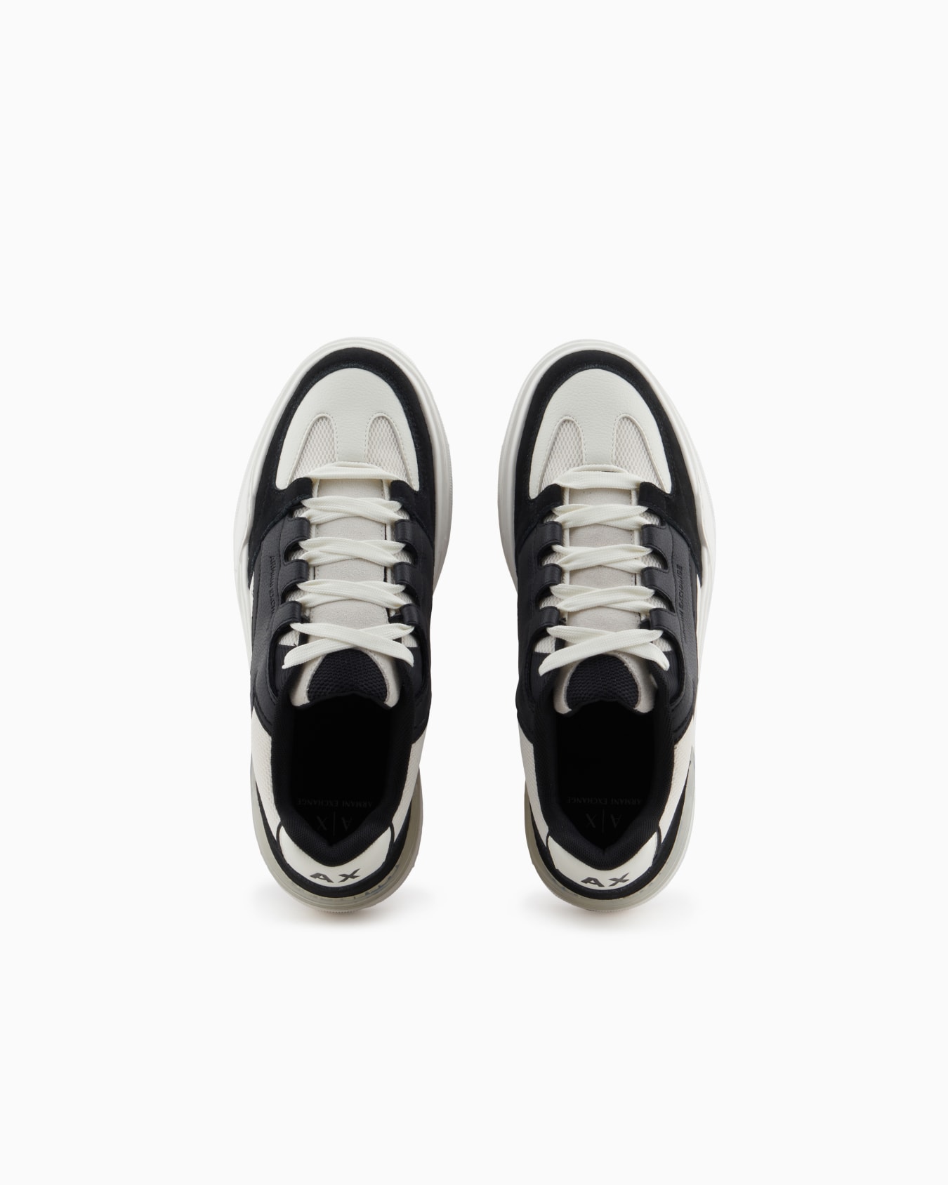 Oversized sneakers with contrasting inserts Diapositiva 2