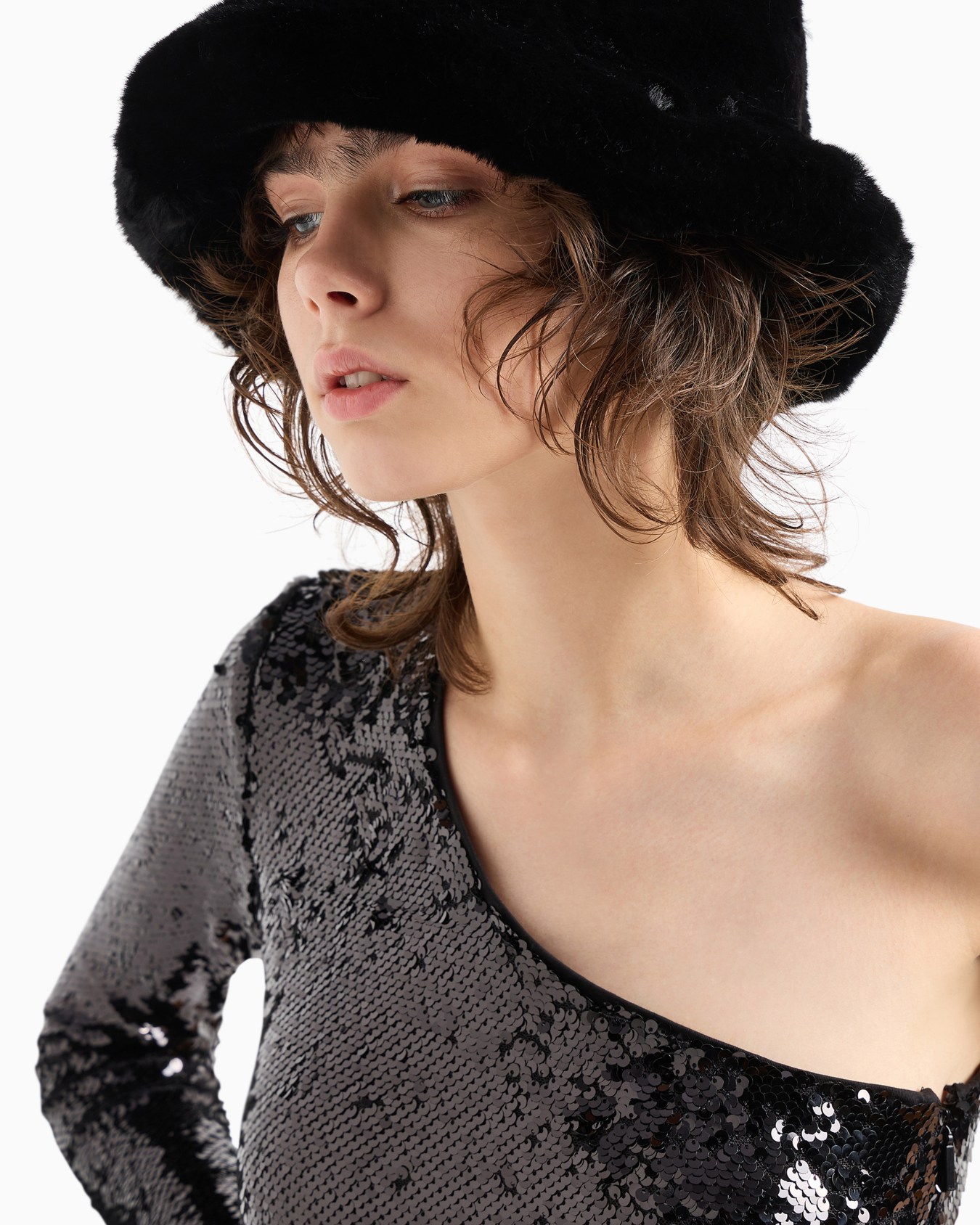 Vestido de lentejuelas de un solo hombro Diapositiva 4